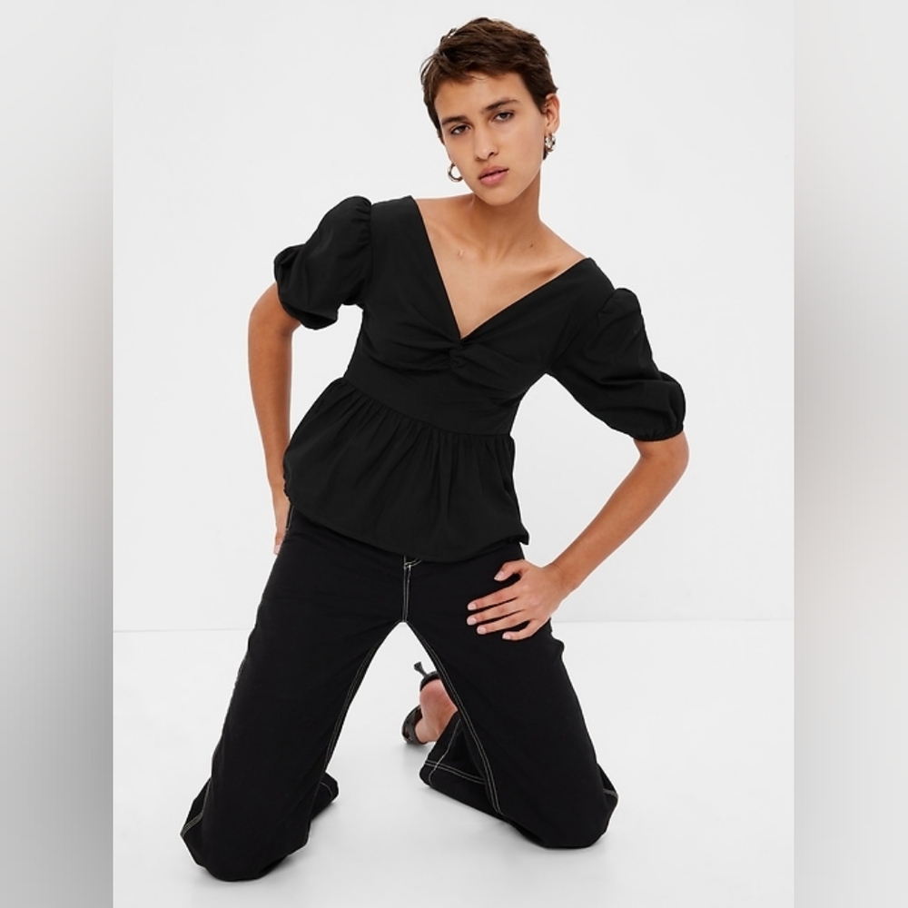 NWOT GAP Twist-Front Peplum Top in True Black Sz LRG